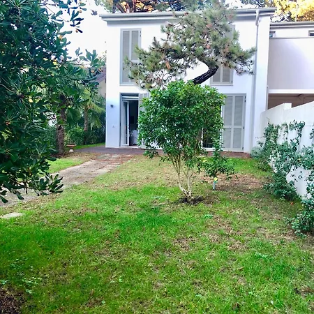 Villa Soraya Lignano Sabbiadoro Exterior photo
